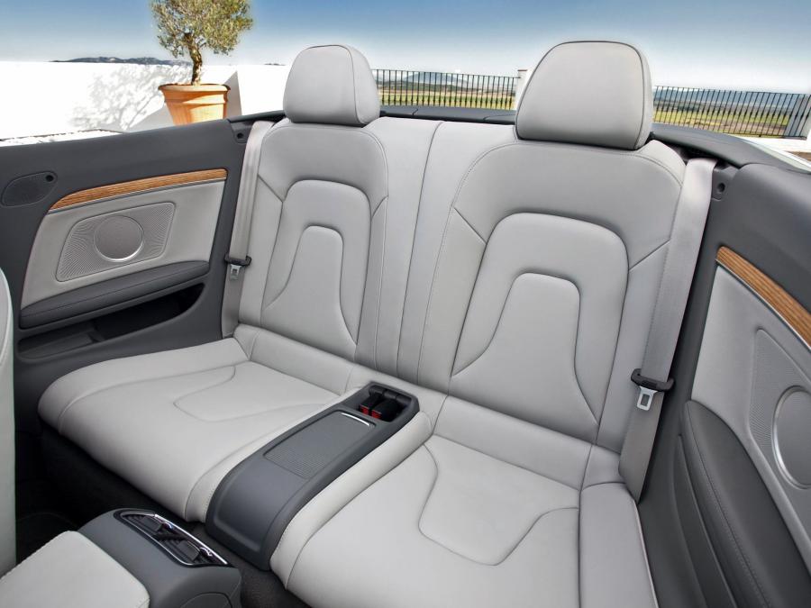 Интерьер Audi A5 Cabriolet 3.0 TDI Quattro 2011 года  (WW) (фото 26 из 27)